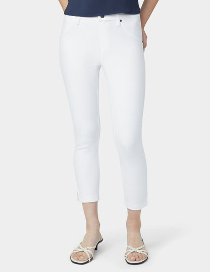Essential Denim Mid-Rise Capri - White | Hue
