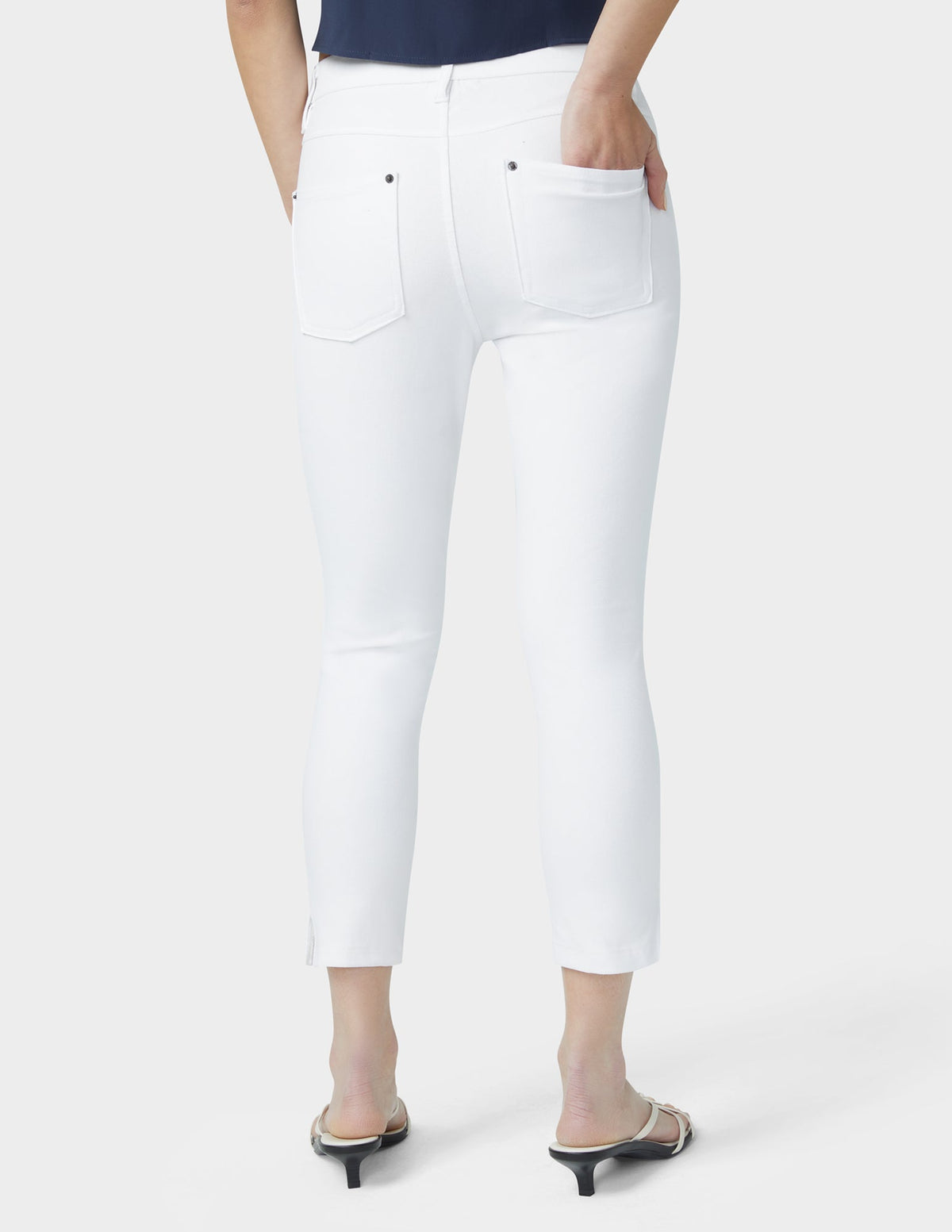 Essential Denim Mid-Rise Capri - White | Hue
