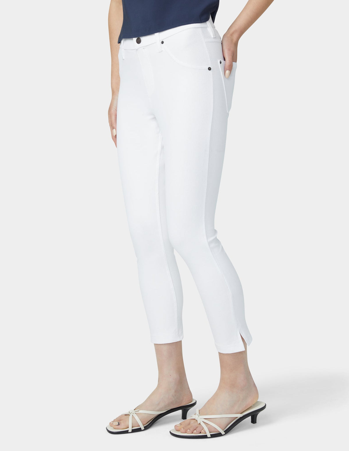 Essential Denim Mid-Rise Capri - White | Hue