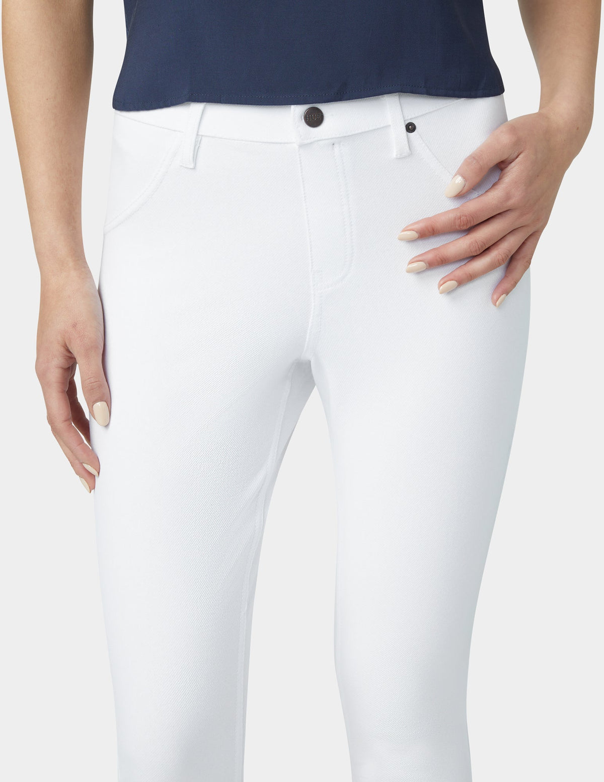 Essential Denim Mid-Rise Capri - White | Hue
