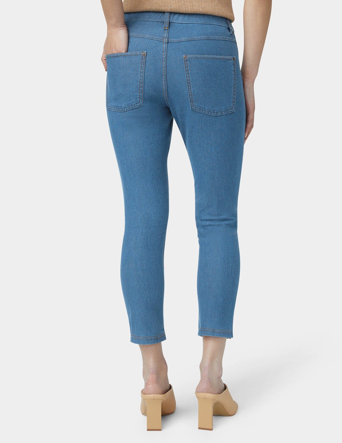 Essential Denim Mid-Rise Capri - Medium Wash | Hue