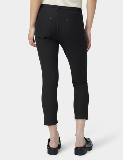 Essential Denim Mid-Rise Capri - Black | Hue