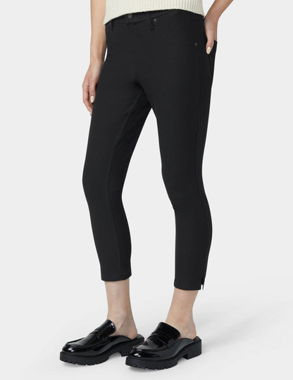 Essential Denim Mid-Rise Capri - Black | Hue