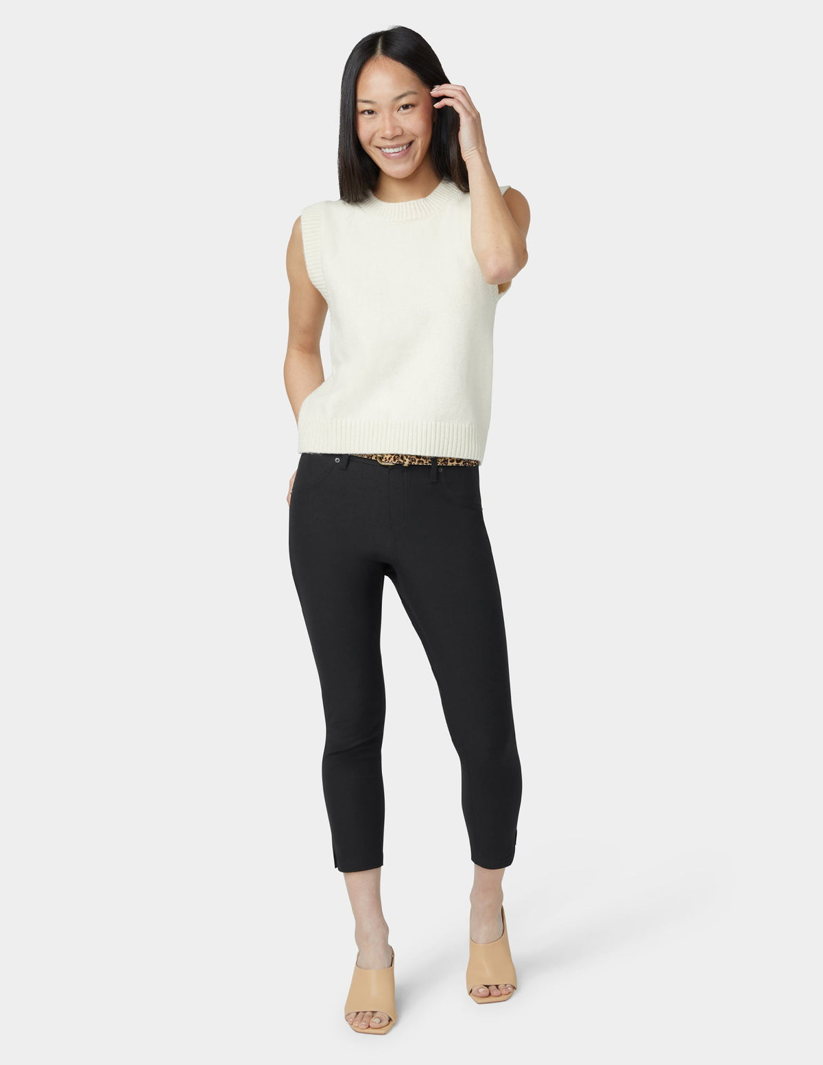 Essential Denim Mid-Rise Capri - Black | Hue